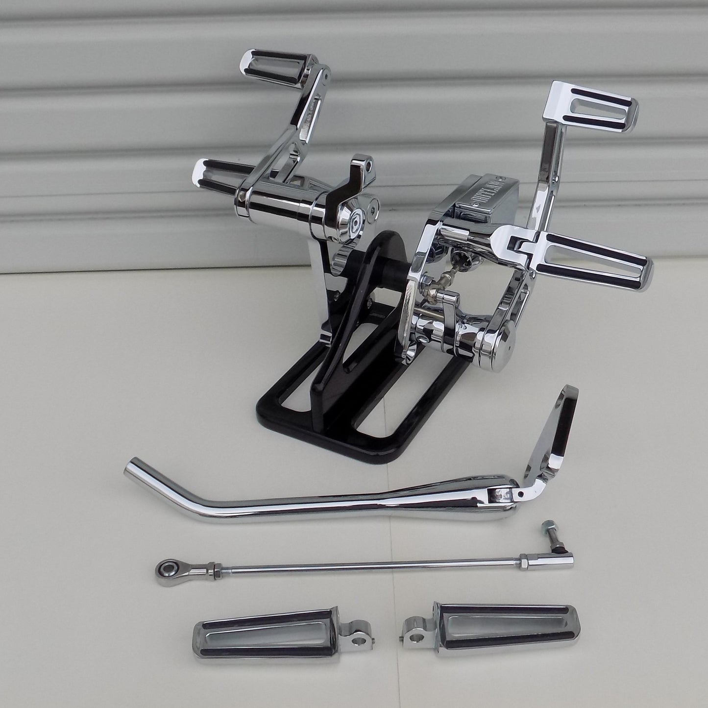 FORWARD CONTROL KIT - 2000-2017 SOFTAIL - CHROME