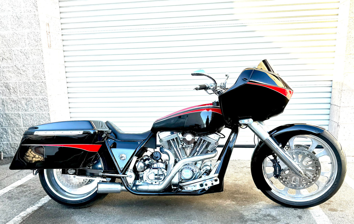 CUSTOM HOT-ROD BAGGER W/ 127” MOTOR