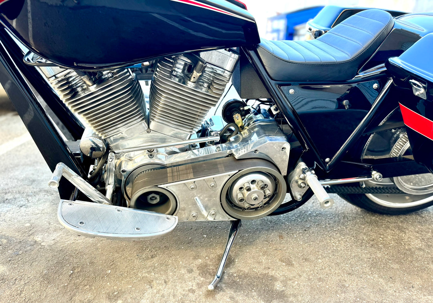 CUSTOM HOT-ROD BAGGER W/ 127” MOTOR