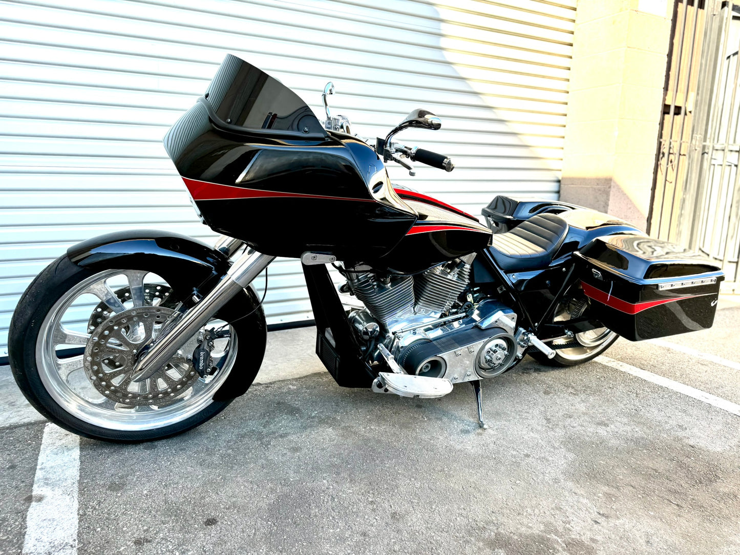 CUSTOM HOT-ROD BAGGER W/ 127” MOTOR