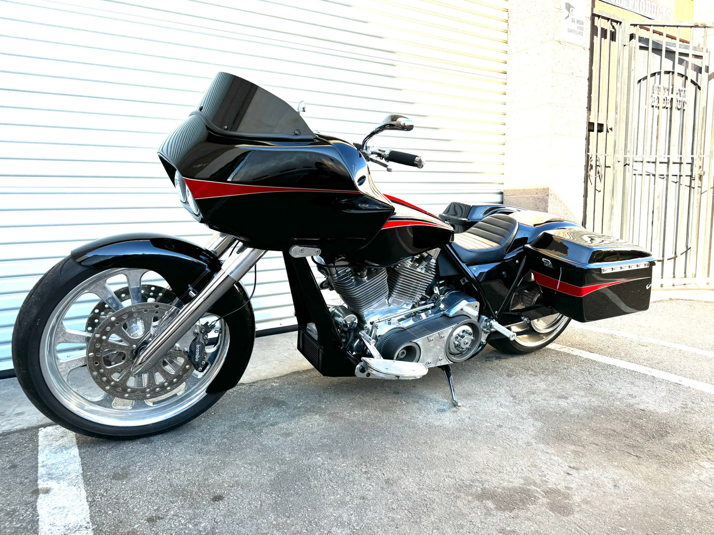 CUSTOM HOT-ROD BAGGER W/ 127” MOTOR