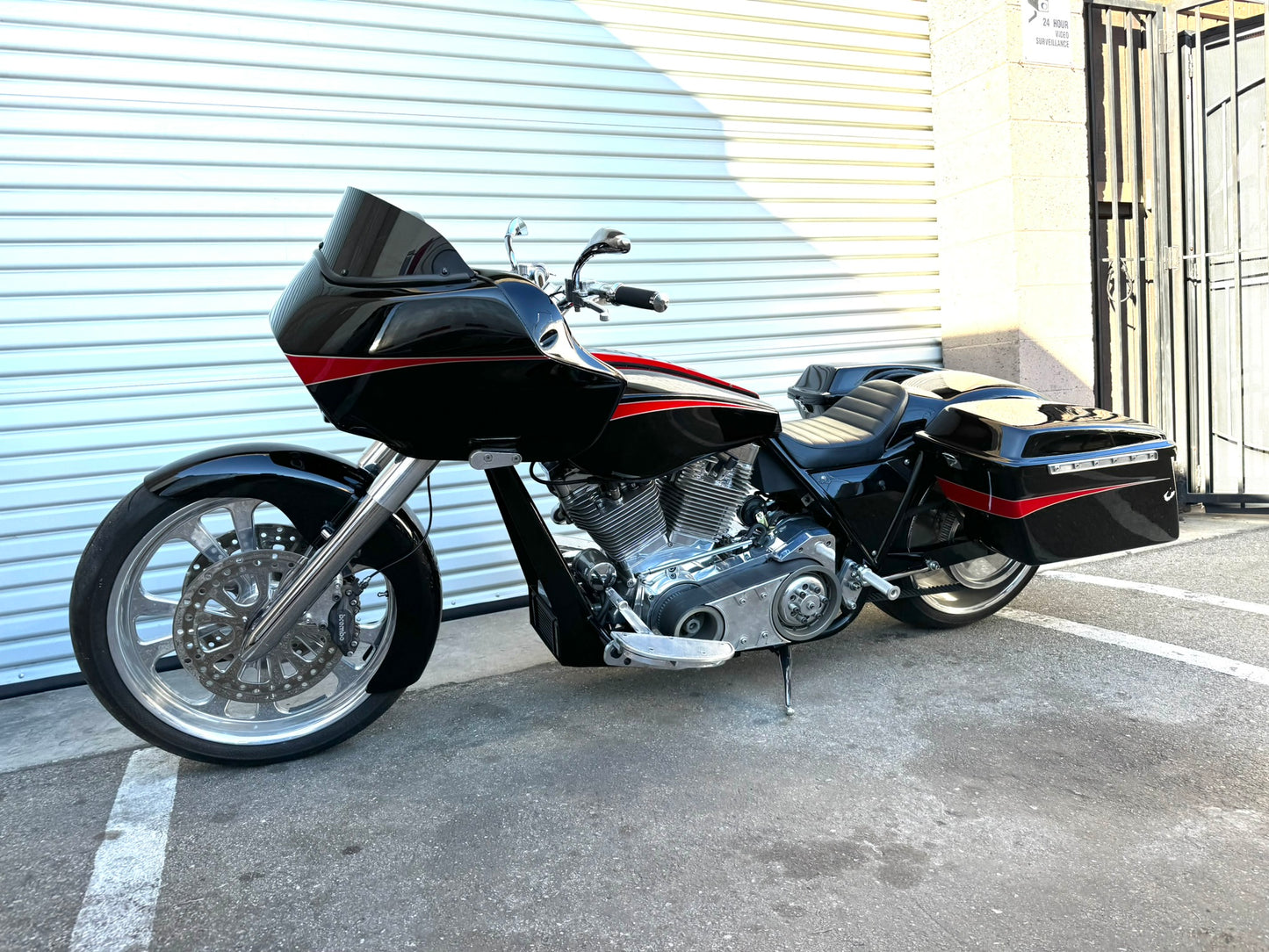 CUSTOM HOT-ROD BAGGER W/ 127” MOTOR