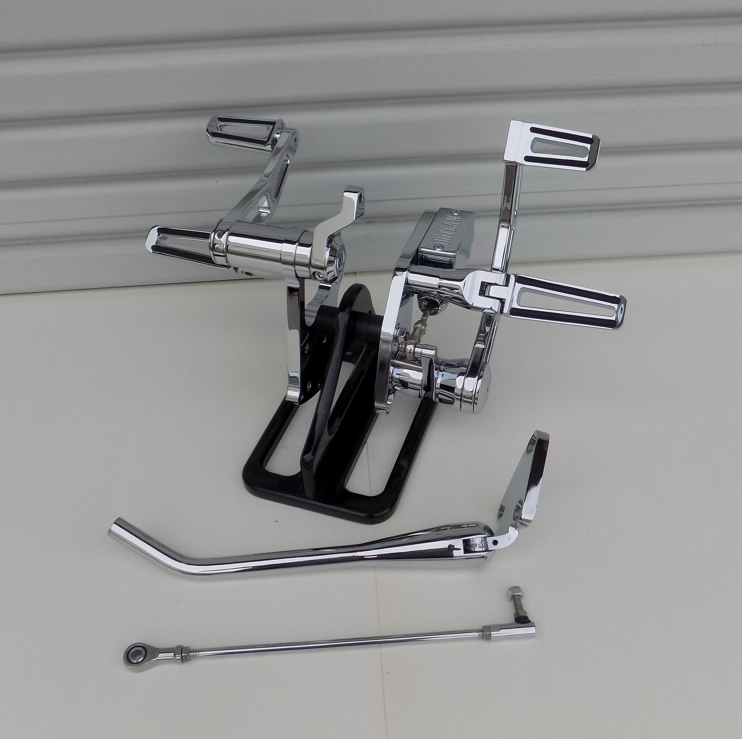 2000-2017 SOFTAIL FORWARD CONTROLS W/ KICKSTAND & SHIFT LINKAGE - CHROME
