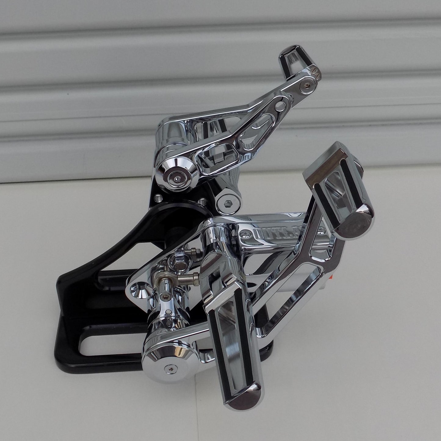 FORWARD CONTROLS - 2000-2017 SOFTAIL - CHROME