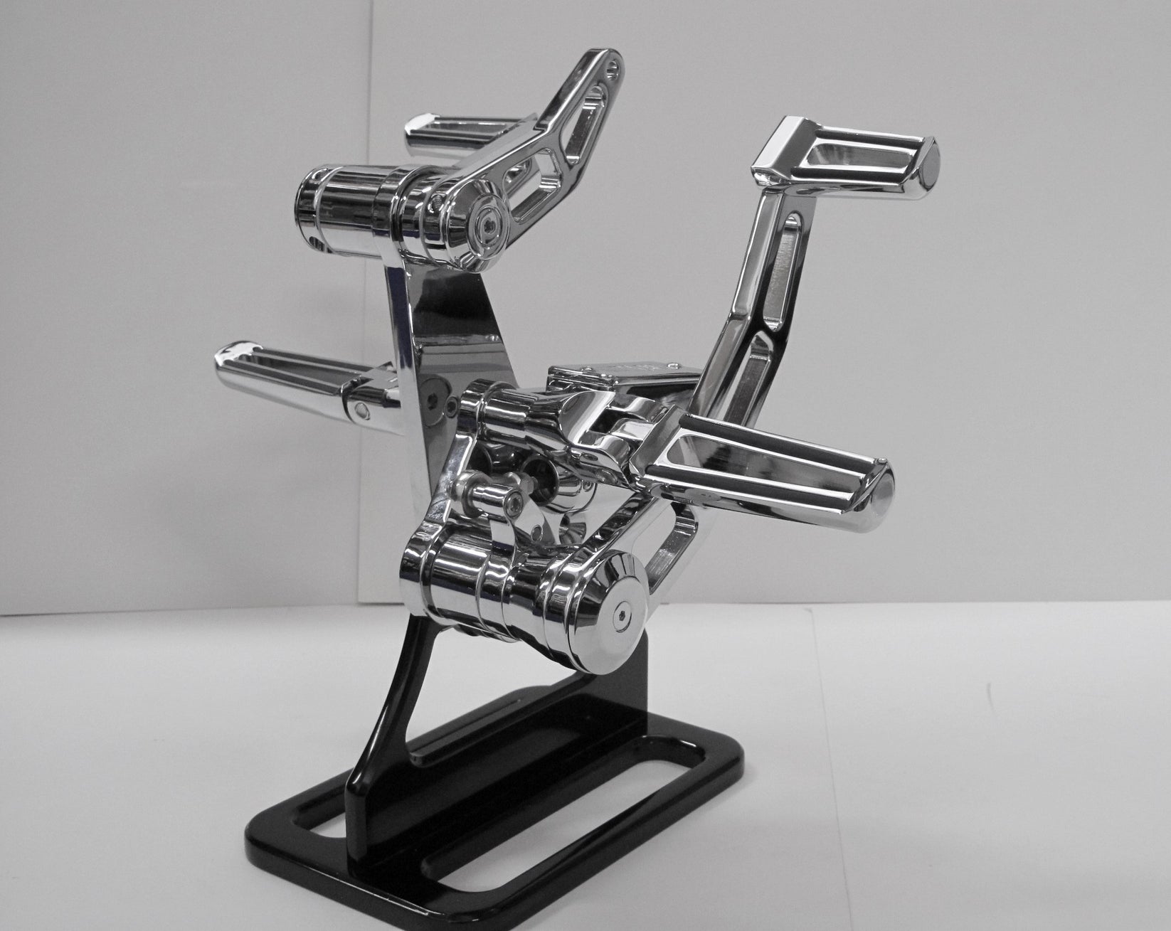 FXR CHROME FORWARD CONTROLS HARLEY FXRS/P/T Outlaw Cycle Products