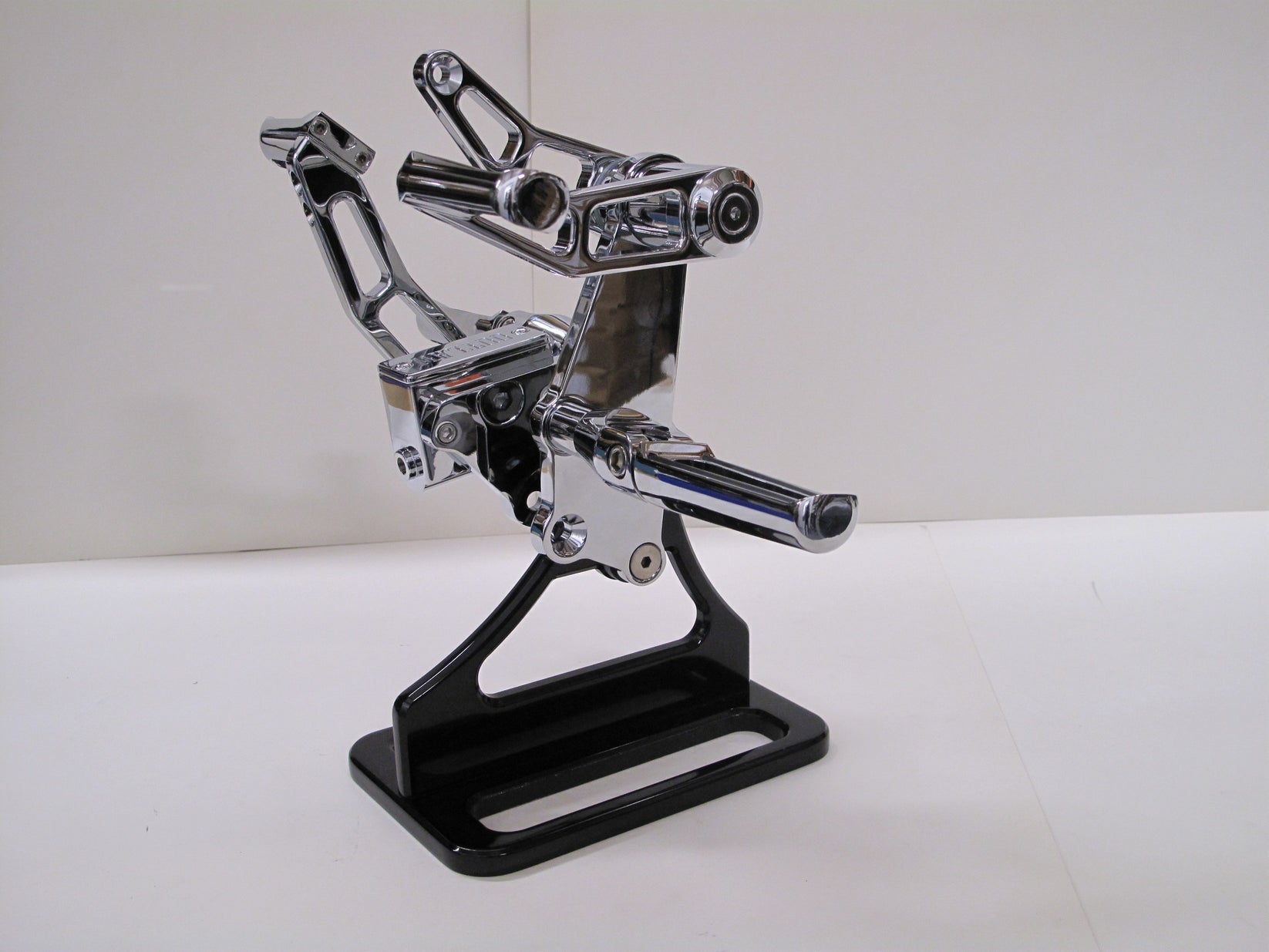 FXR CHROME FORWARD CONTROLS HARLEY FXRS/P/T Outlaw Cycle Products