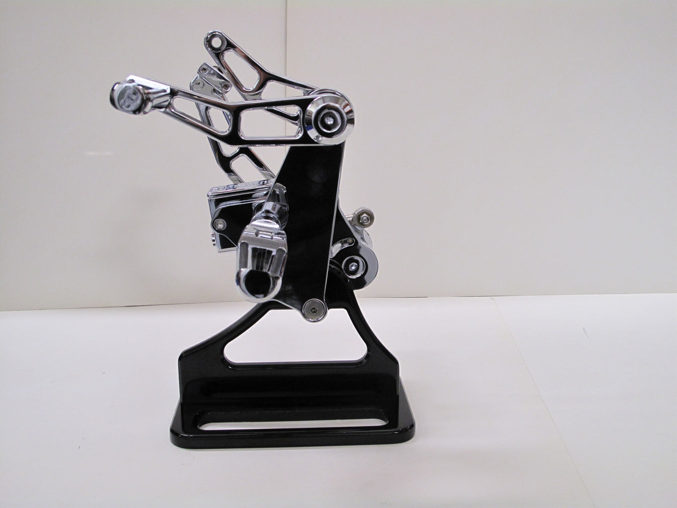 FXR CHROME FORWARD CONTROLS HARLEY FXRS/P/T Outlaw Cycle Products